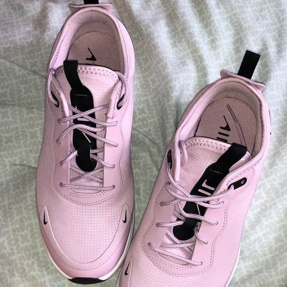 Nike Shoes - Nike shoes air max